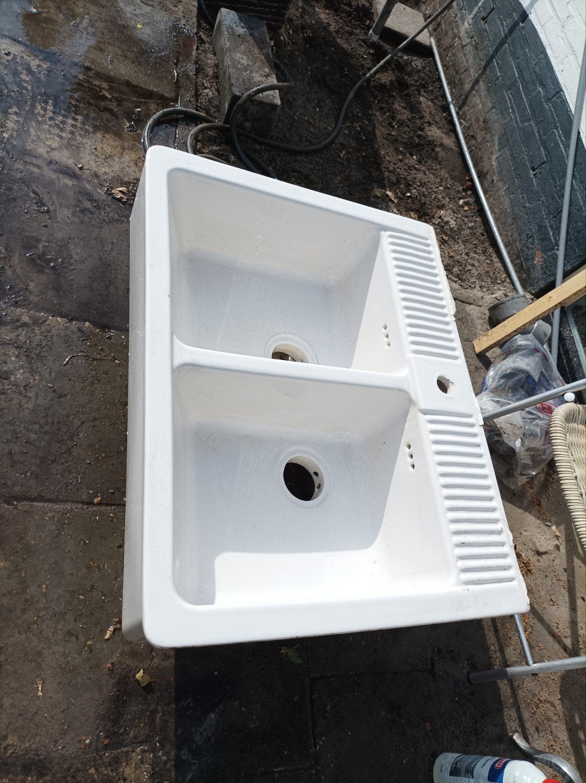 Dubbele spoelbak met afvoerpluggen - in goede staat, Ophalen, Steen/keramiek, Wit, Overige merken