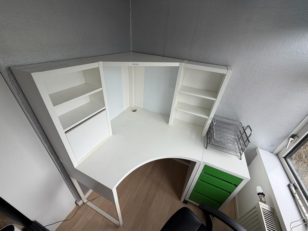 Ikea Hoekbureau wit met opbergruimte, ladeblok en burostoel, Ophalen, Spaanplaat of MDF, Zo goed als nieuw, IKEA