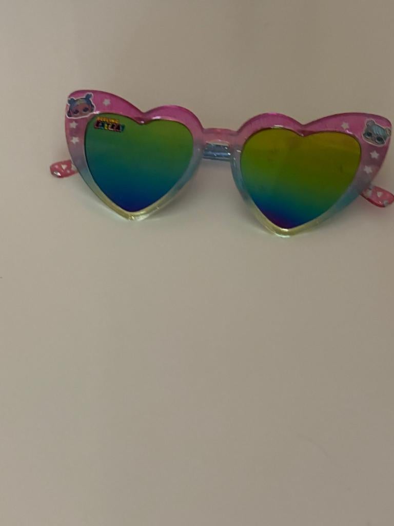 Leuke hartjes zonnebril voor kinderen, Kinderen en Baby's, Kindermode-accessoires, Ophalen of Verzenden, Zo goed als nieuw