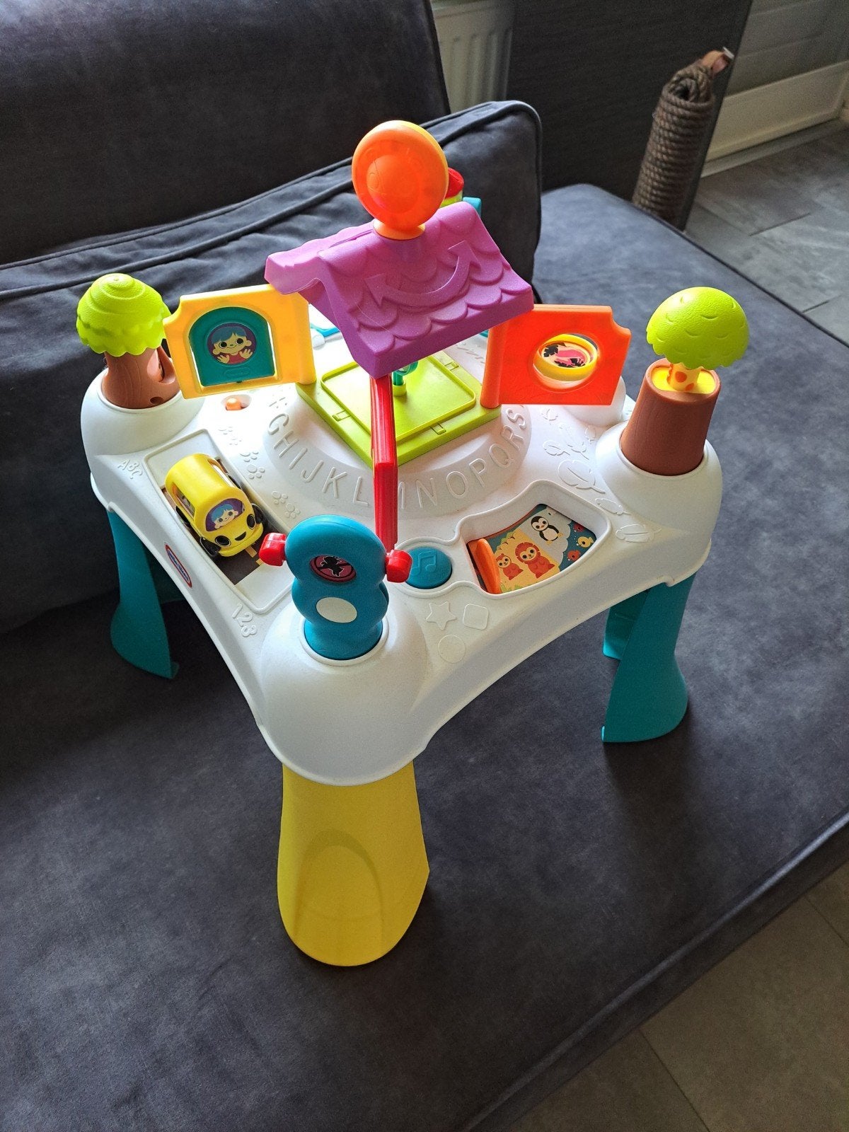 leuk en leerzame tafel om te spelen, Ophalen, Zo goed als nieuw