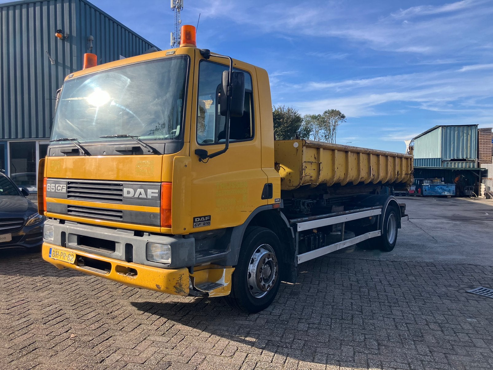 Daf cf 65 kipper haakarm 1999, Euro 2, Geel, Bedrijf, Grijs