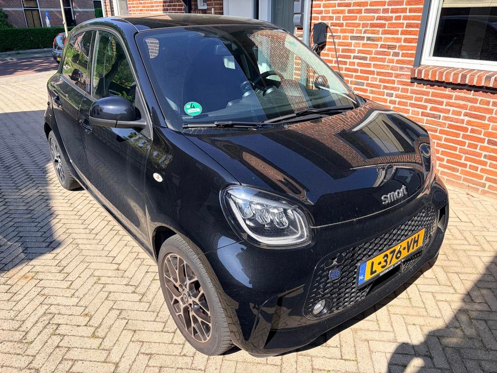 Smart ForFour EQ Comfort Plus, 2021 Zwart, 22kW lader, Auto's, Automaat, Lichtsensor, Achterwielaandrijving, 43 €/maand