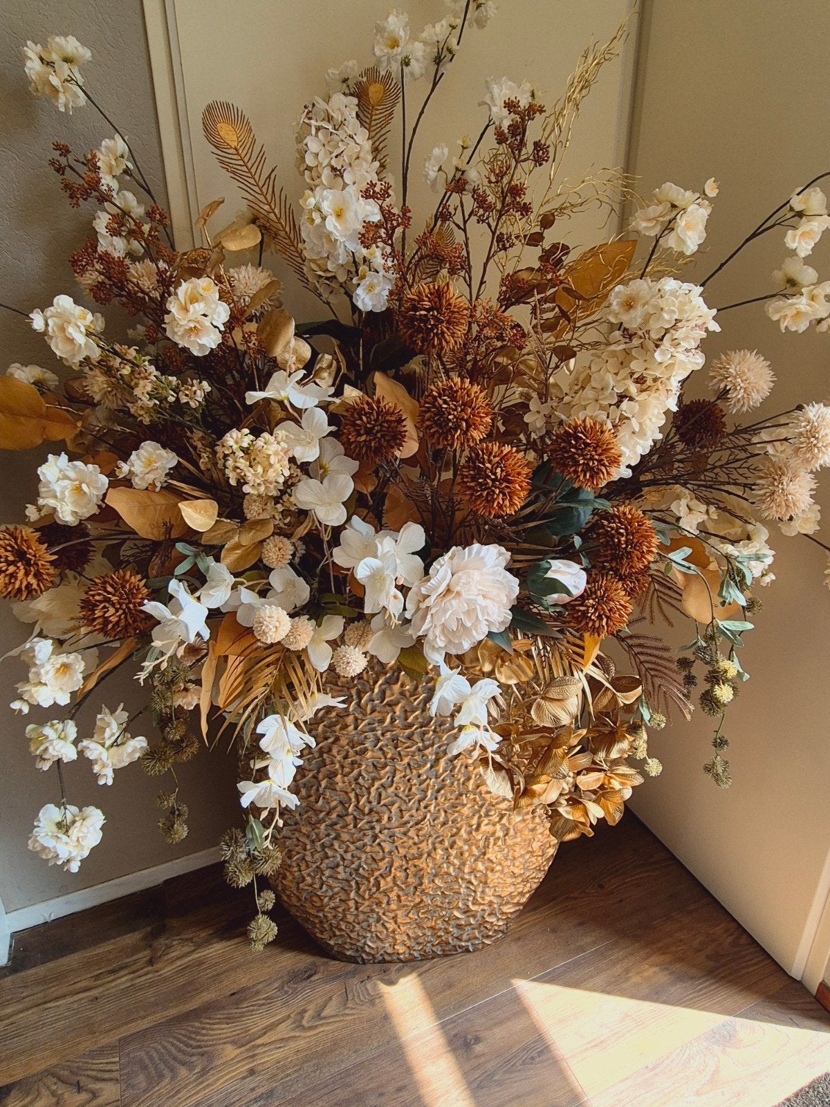 bloemstuk van zijde bloemen beige bruin goud 1.60 bij 1.30, Huis en Inrichting, Woonaccessoires | Kunstplanten en Kunstbloemen