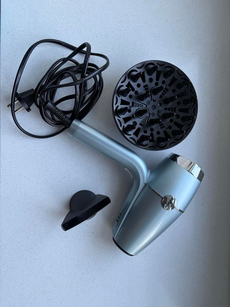 BaByliss föhn met diffuser en opzetstuk, Ophalen of Verzenden, Zo goed als nieuw, Föhn of Haardroger