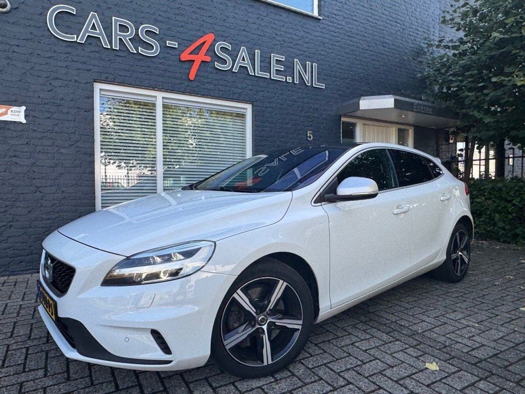 Volvo V40 2.0 T4 Aut. R-Design 190pk + LED + 1/2 Leder + Cam, Auto's, Volvo, Gebruikt, 4 cilinders, Wit, Leder