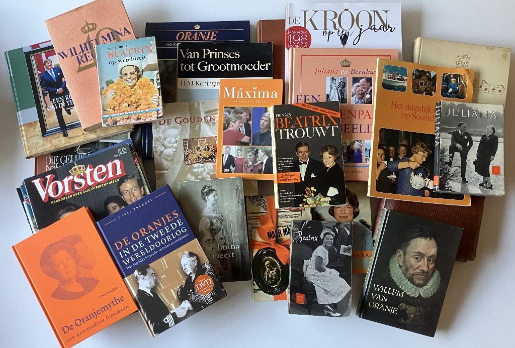 23 Boeken en 23 tijdschriften over koningshuis, Ophalen of Verzenden, Gebruikt, Tijdschrift of Boek
