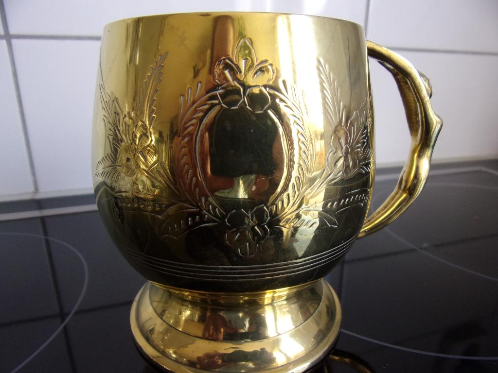 vintage (verzilverde)zilverkleurige beker met gravure erop, Ophalen of Verzenden, Zo goed als nieuw, Overige materialen