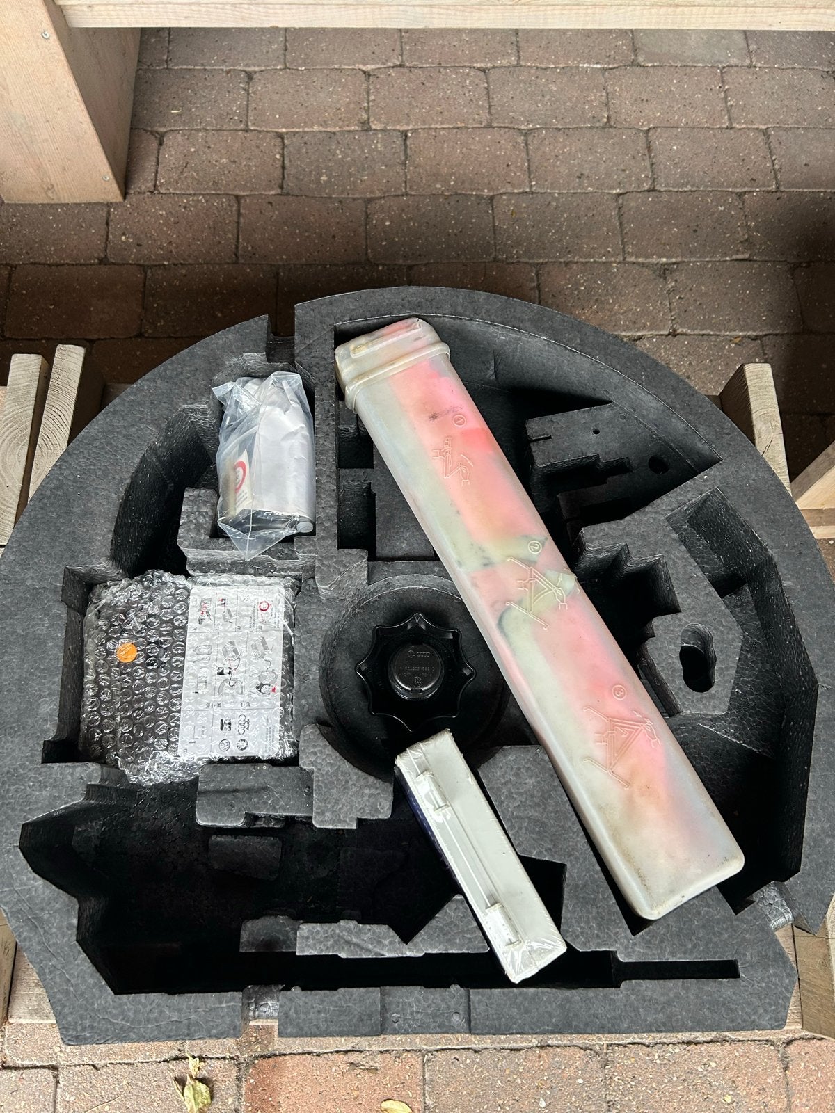 Auto reparatieset met compressor en verbanddoos, Ophalen of Verzenden, Gebruikt
