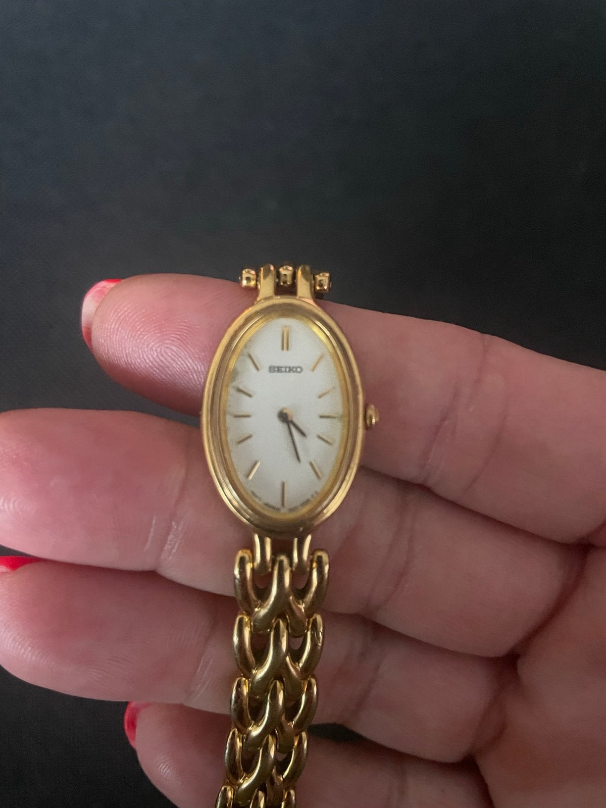 Elegant Seiko dameshorloge - Goudkleurig met ovale wijzerpla, Sieraden, Tassen en Uiterlijk, Gebruikt, Verzenden, Polshorloge