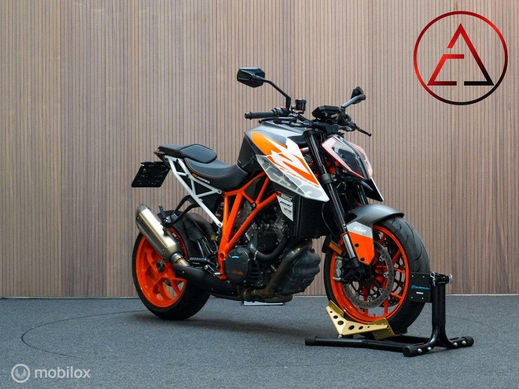 KTM 1290 Superduke R 2019 - Akrapovic - 19.410 km, Motoren, Traction Control, KTM, Christiaan hugensweg 32d, Bedrijf