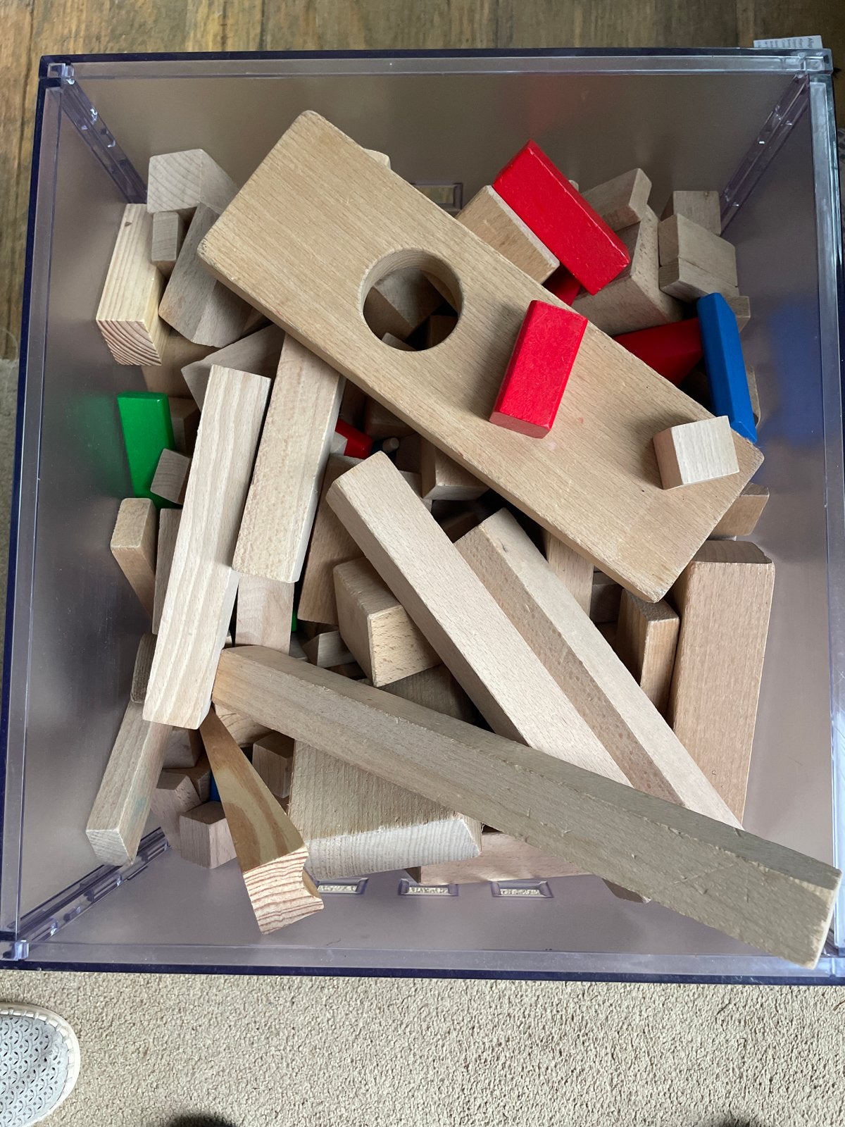 Grote doos met houten bouwblokken en gekleurde blokjes, Ophalen, Gebruikt, Overige merken