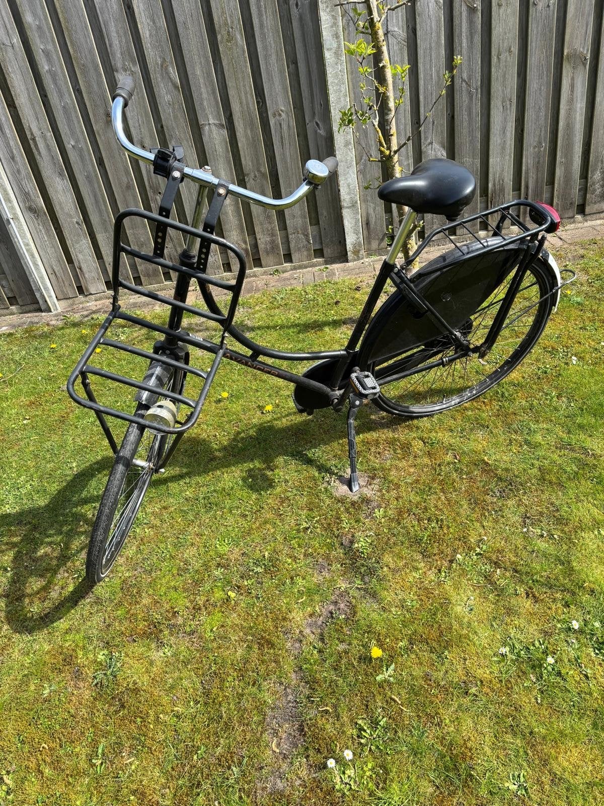 Zwarte omafiets met voordrager - Stevig en betrouwbaar, Fietsen en Brommers, Fietsen | Dames | Omafietsen, 47 tot 50 cm, Ophalen