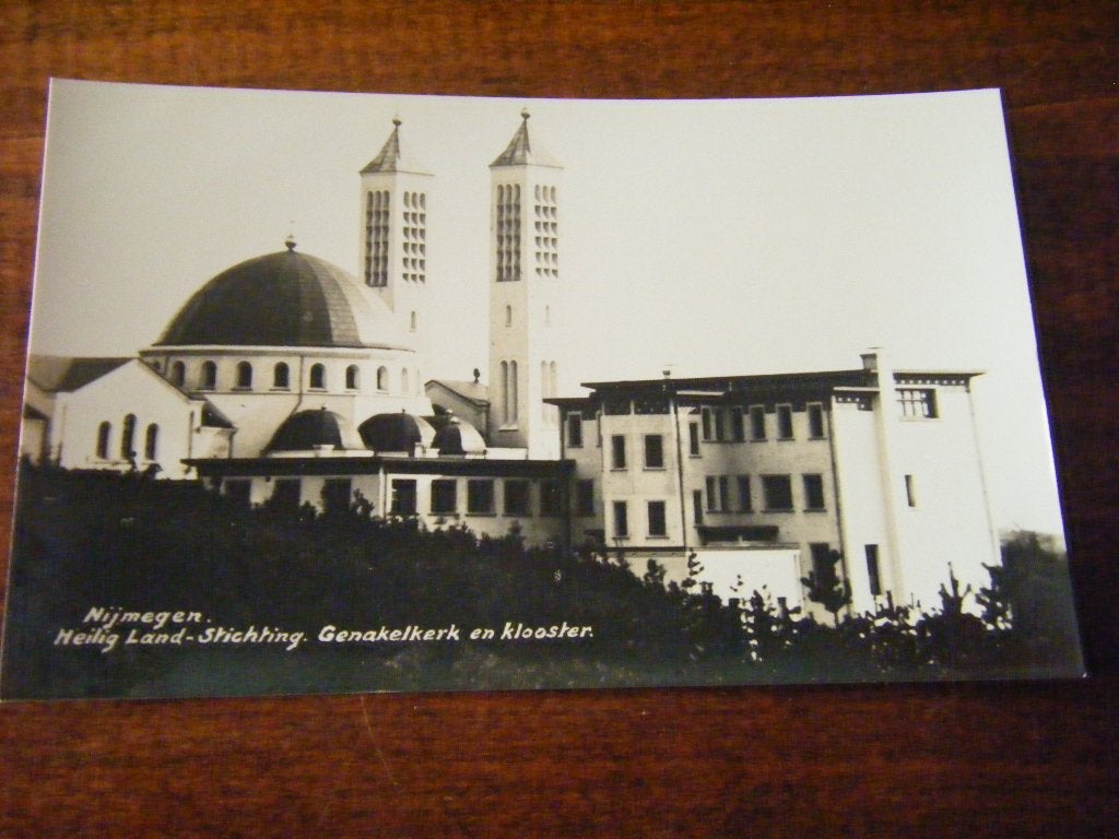 O41 - Nijmegen - Kerk - Klooster - Mooi/Oud, Ophalen of Verzenden, 1940 tot 1960, Gelderland