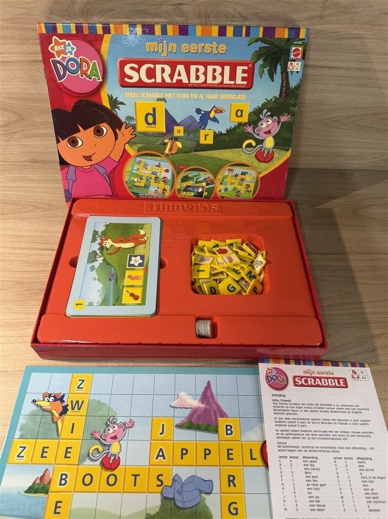 Mijn eerste Scrabble Dora - s6155, Hobby en Vrije tijd, Gezelschapsspellen | Bordspellen, Verzenden, Zo goed als nieuw