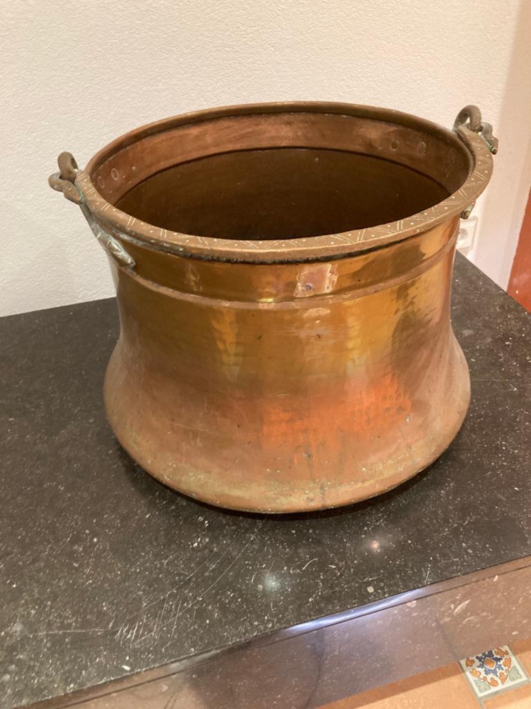 Grote pot van koper , met hengsel, Ophalen, Gebruikt, Rond, Overige materialen