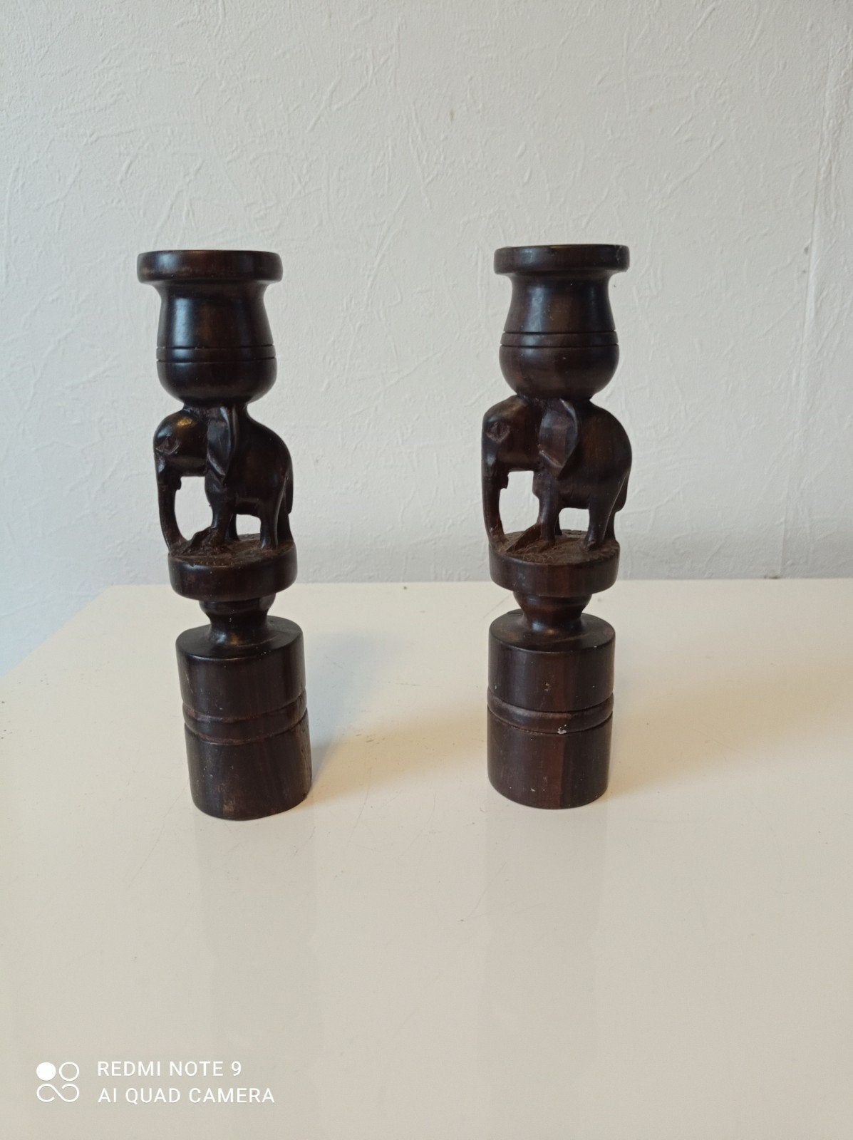 Twee Vintage Hout gesneden kandelaars 17,5 cm
Uit Indonesië, Antiek en Kunst, Kunst | Designobjecten, Ophalen of Verzenden