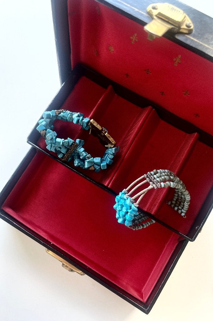 2 Boho armbanden met turquoise steentjes, Ophalen of Verzenden, Nieuw, Blauw