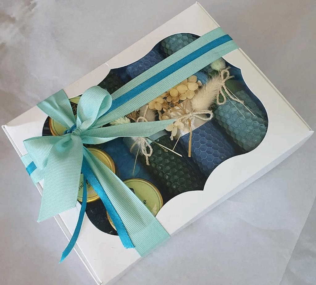 Luxe Cadeauset: Handgemaakte Bijenwas Kaarsen & Crèmehoning, Verzenden, Nieuw, Overige materialen, Minder dan 25 cm