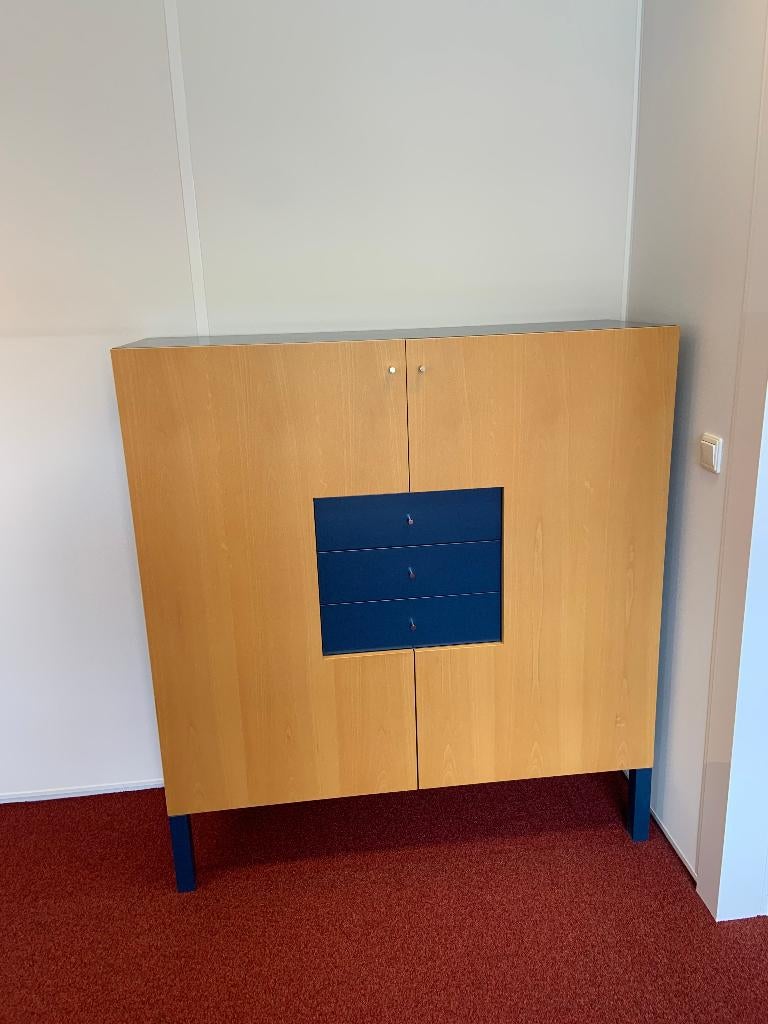 Castelijn kast, Ophalen, Met deur(en), Zo goed als nieuw, Minder dan 150 cm