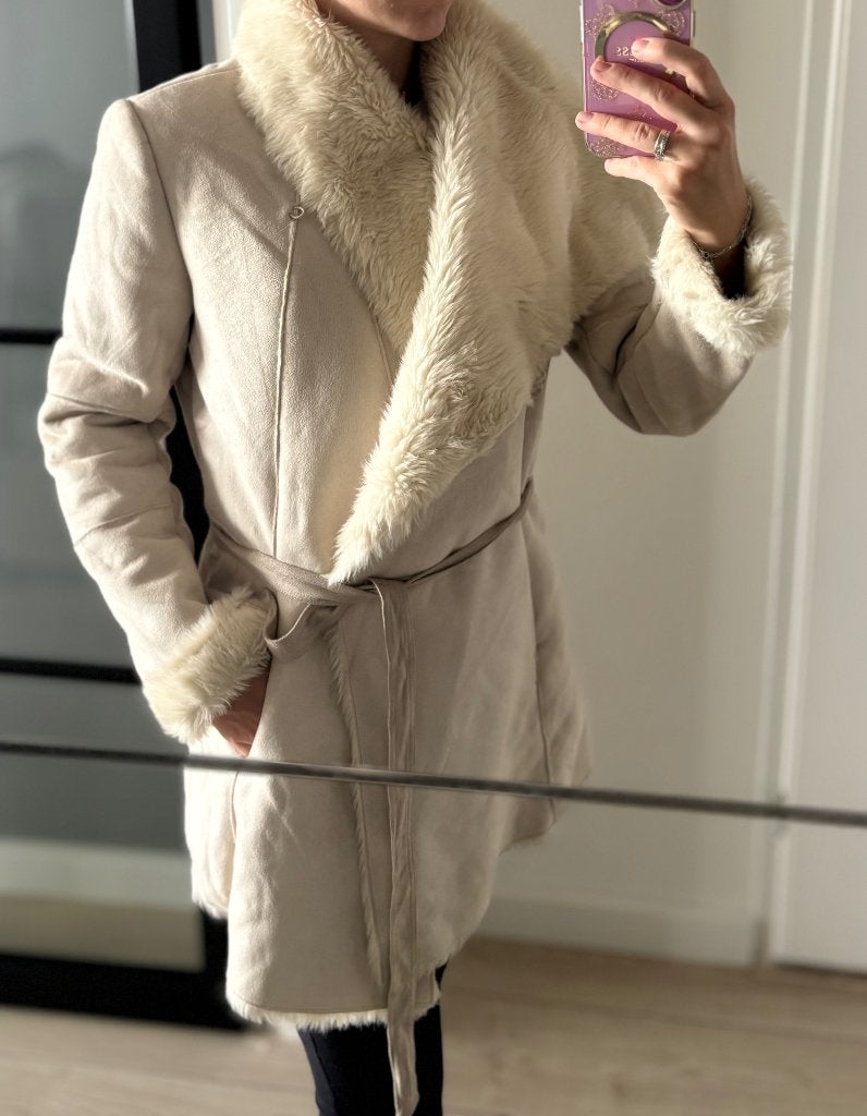 Bershka damesjas met imitatiebont, Maat 38/40 (M), Beige, Zo goed als nieuw, Bershka