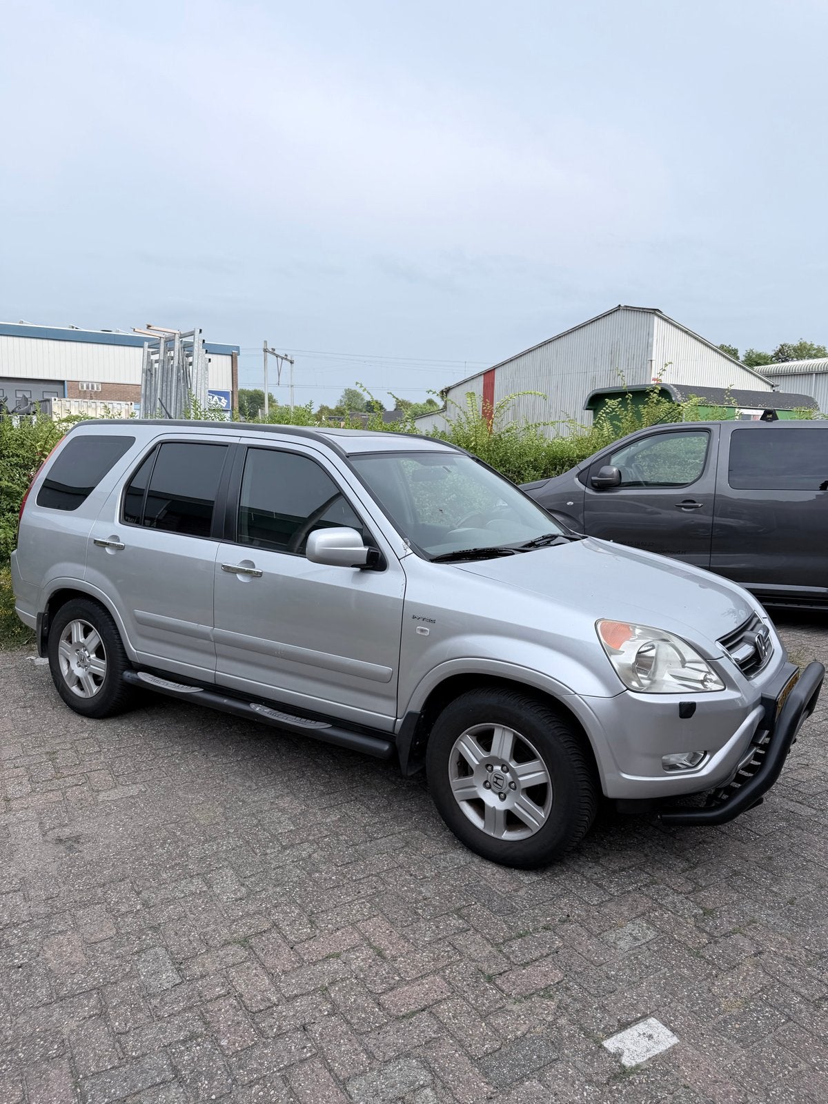 Honda CR-V 2.0 I AUT 2004 Grijs, Auto's, Automaat, 1998 cc, 1458 kg, Zwart
