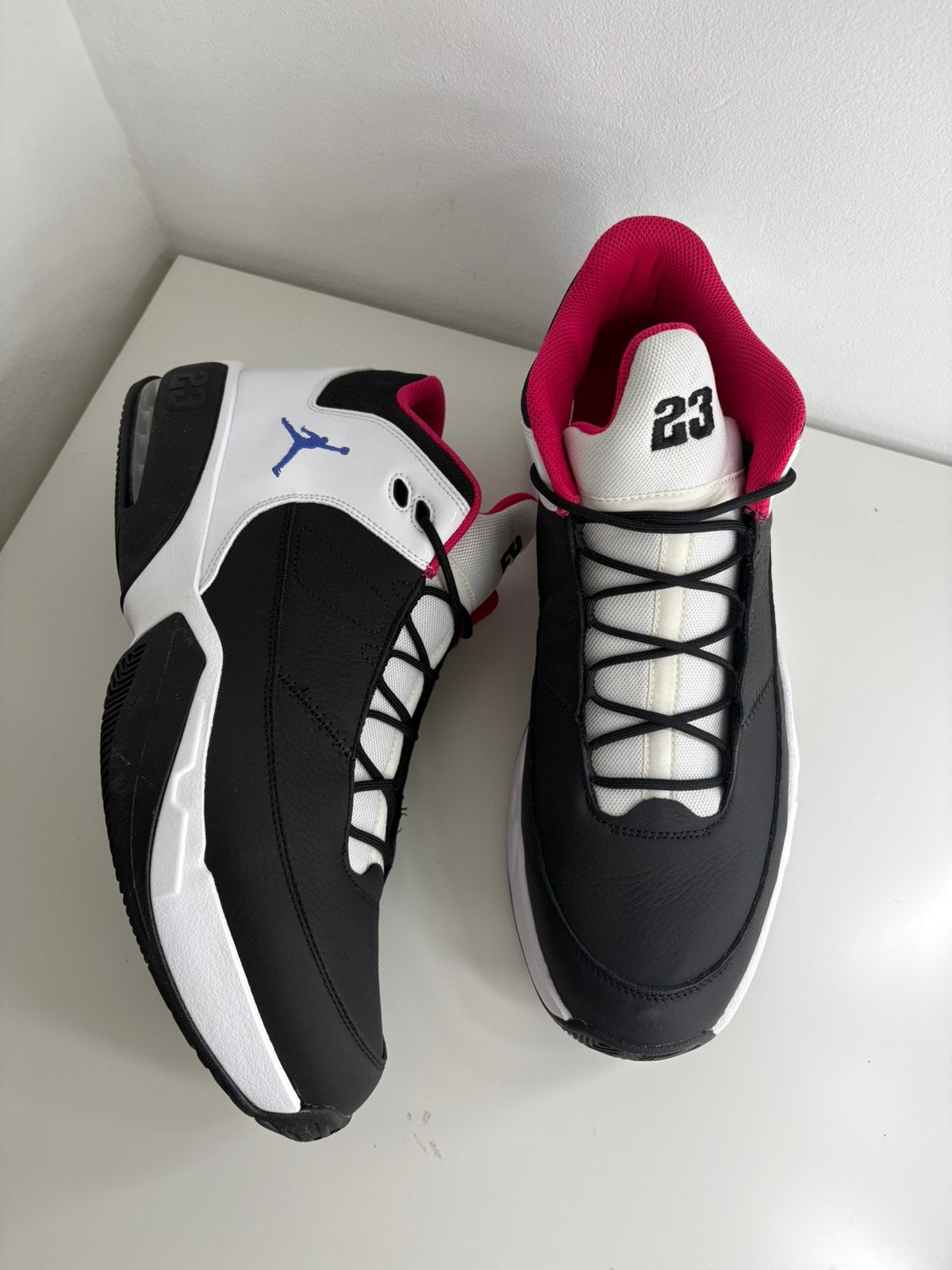 Jordan max aura 3, Kleding | Heren, Schoenen, Ophalen of Verzenden, Nieuw, Wit