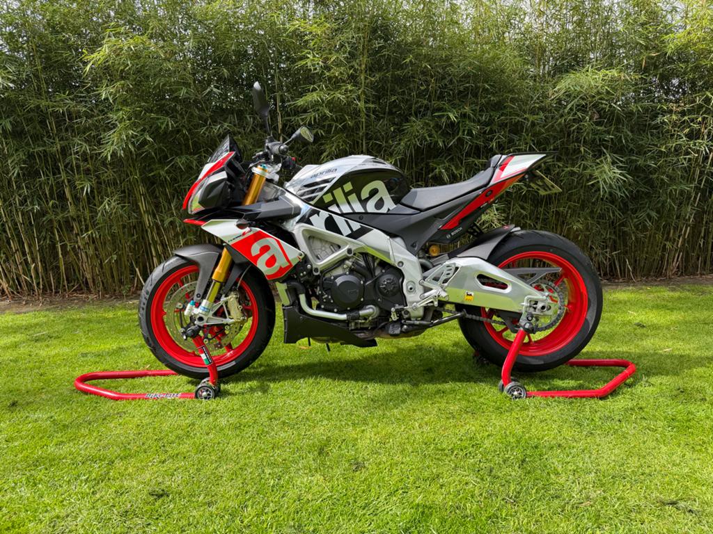 Te koop: Aprilia Tuono V4 Factory, 2016, 26300 km, Motoren, Occasion, 4 cilinders, Motorrijbewijs A, Particulier