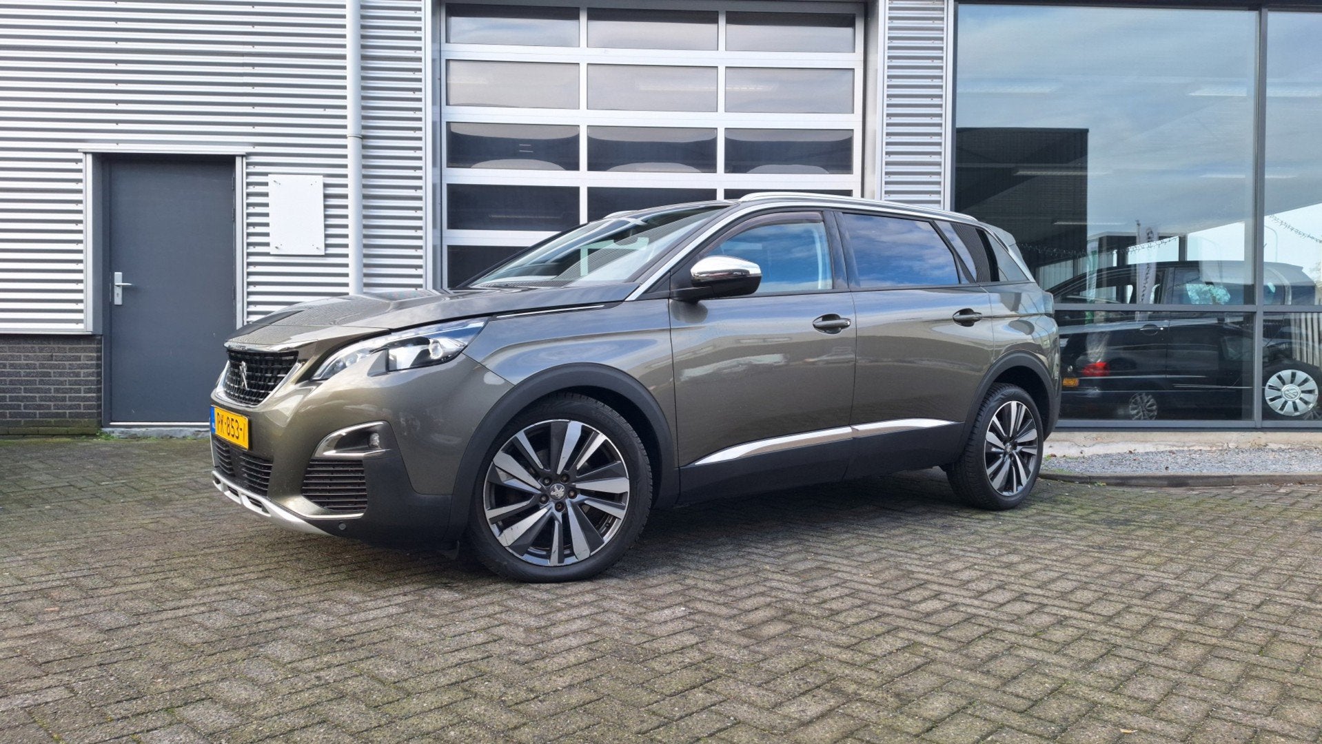 Peugeot 5008 1.2 PureTech Allure/Leer/Navigatie/Panorama/Cam, Dealer onderhouden, Gebruikt, Euro 6, 1199 cc