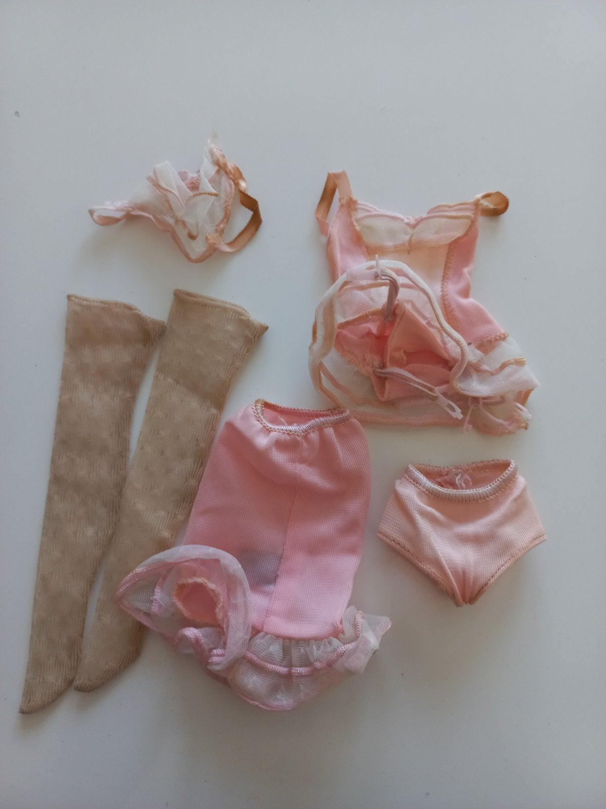 Vintage Barbie Under Fashions compleet, Verzamelen, Poppen, Ophalen of Verzenden, Gebruikt, Kleertjes