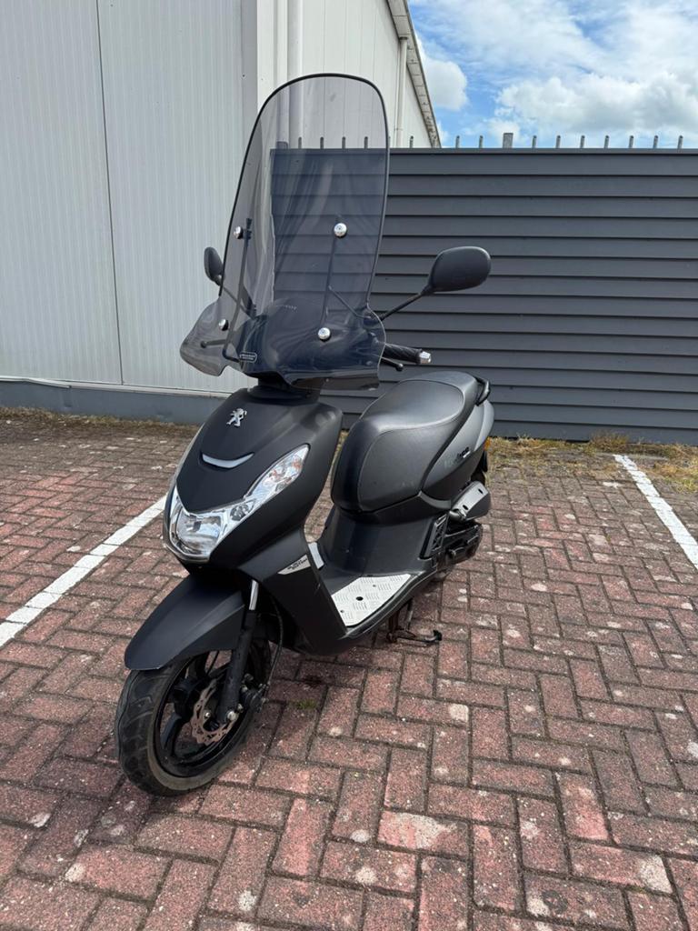 Peugeot Kisbee Black Edition 2022 1ste eigenaar, Fietsen en Brommers, Ophalen, Overige modellen, Maximaal 45 km/u, 49 cc