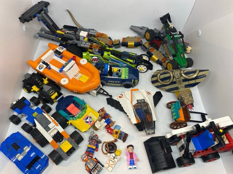 Diverse Lego sets en onderdelen uit 2011, Inclusief minifiguren, Lego, Gebruikt, Overige thema's