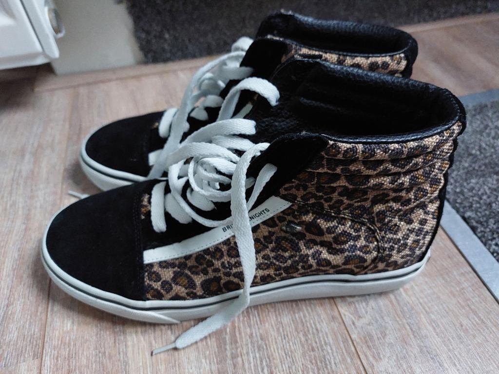 Panterprint sneakers, Bruin, Ophalen of Verzenden, Sneakers of Gympen, Zo goed als nieuw