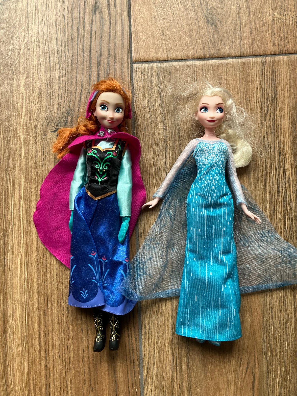 Barbiepoppen Frozen: Anna en Elsa, Ophalen of Verzenden, Gebruikt, Barbie