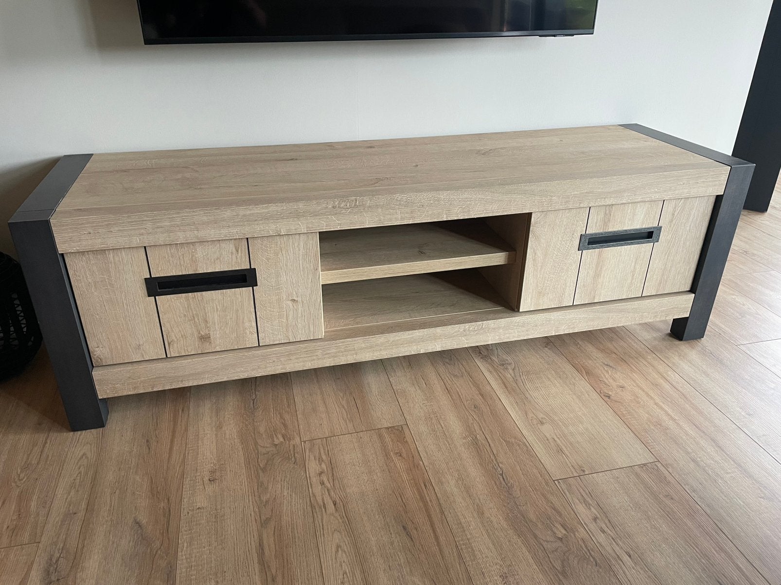 Tv Meubel, 150 tot 200 cm, Ophalen of Verzenden, Zo goed als nieuw, Minder dan 100 cm