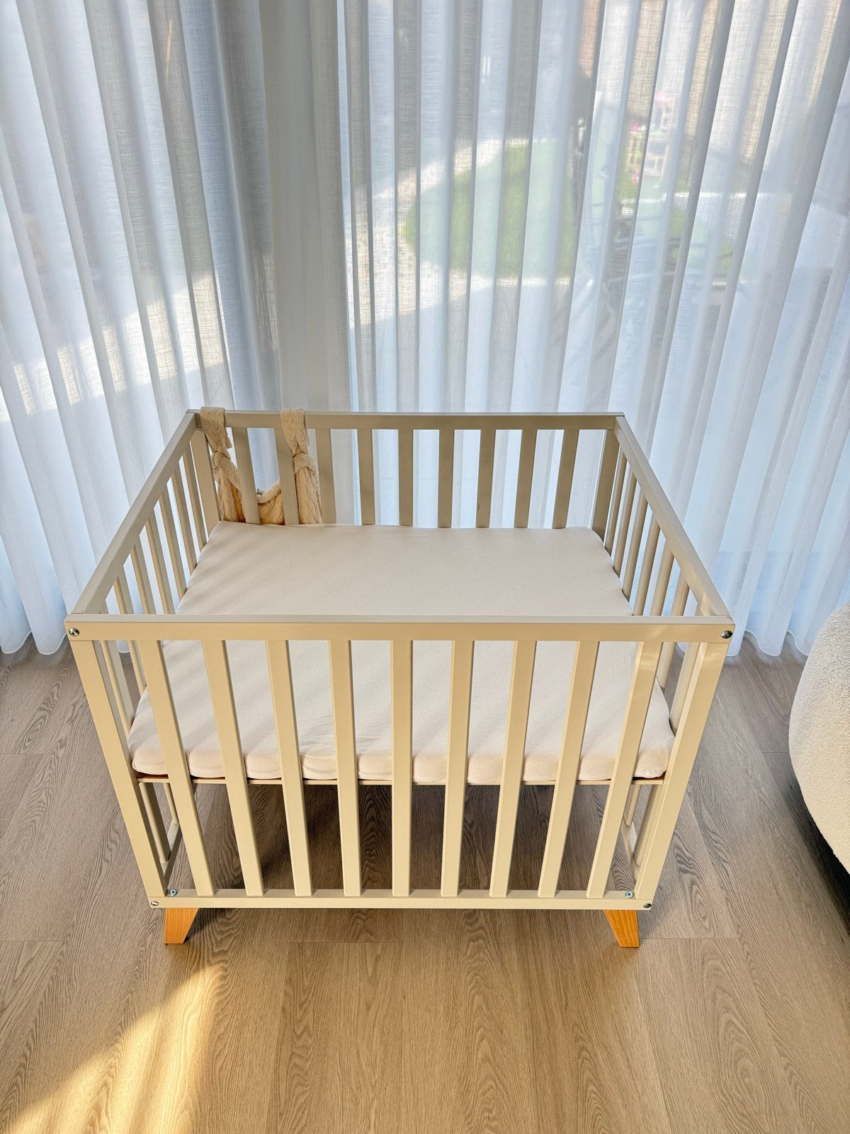 Baby box -  Quax Box Alix Clay inclusief matras hoeslaken, Ophalen, Zo goed als nieuw, Rechthoekig, In hoogte verstelbaar