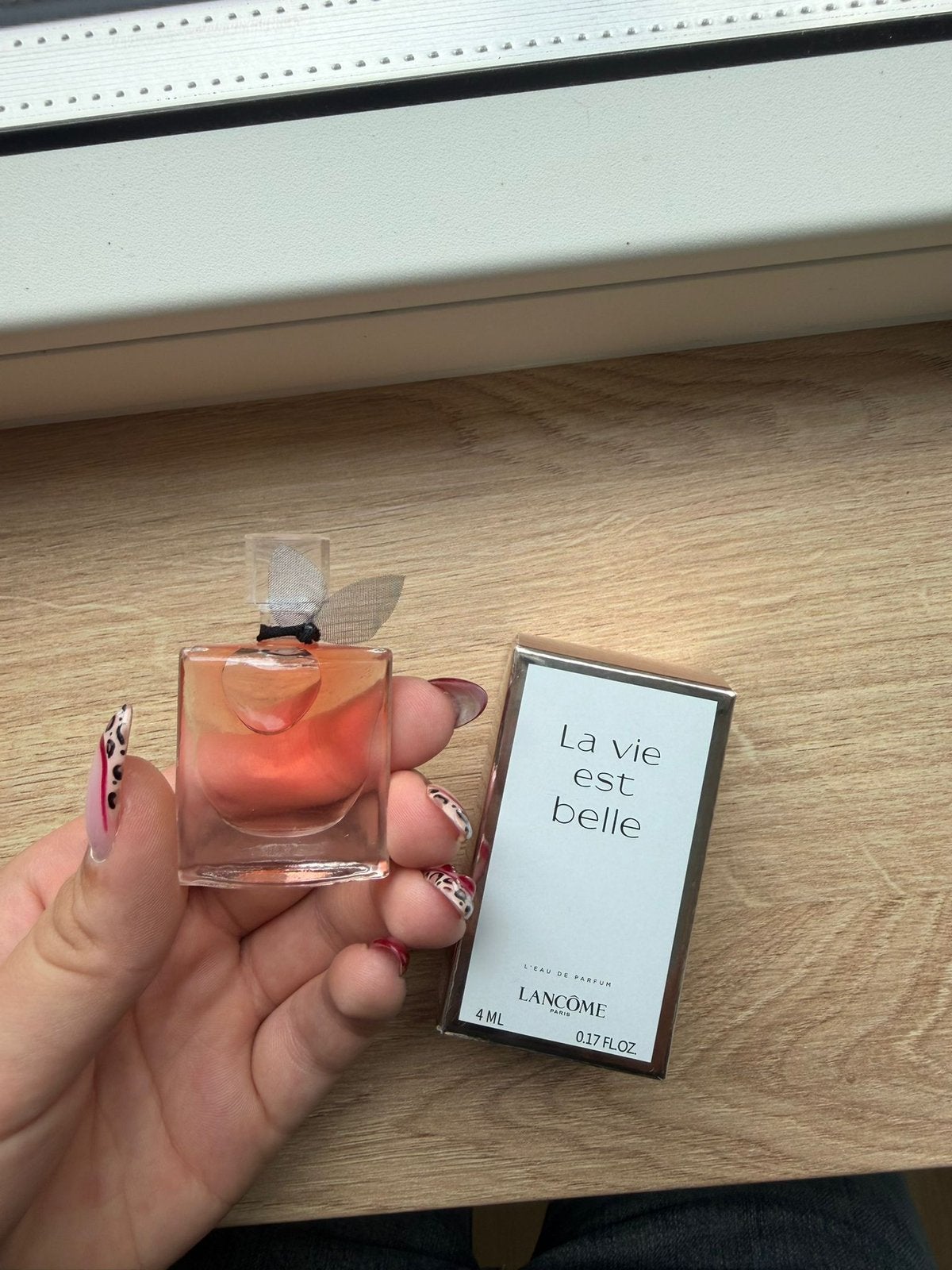Mini Parfum, Verzamelen, Ophalen of Verzenden, Zo goed als nieuw, Miniatuur, Gevuld