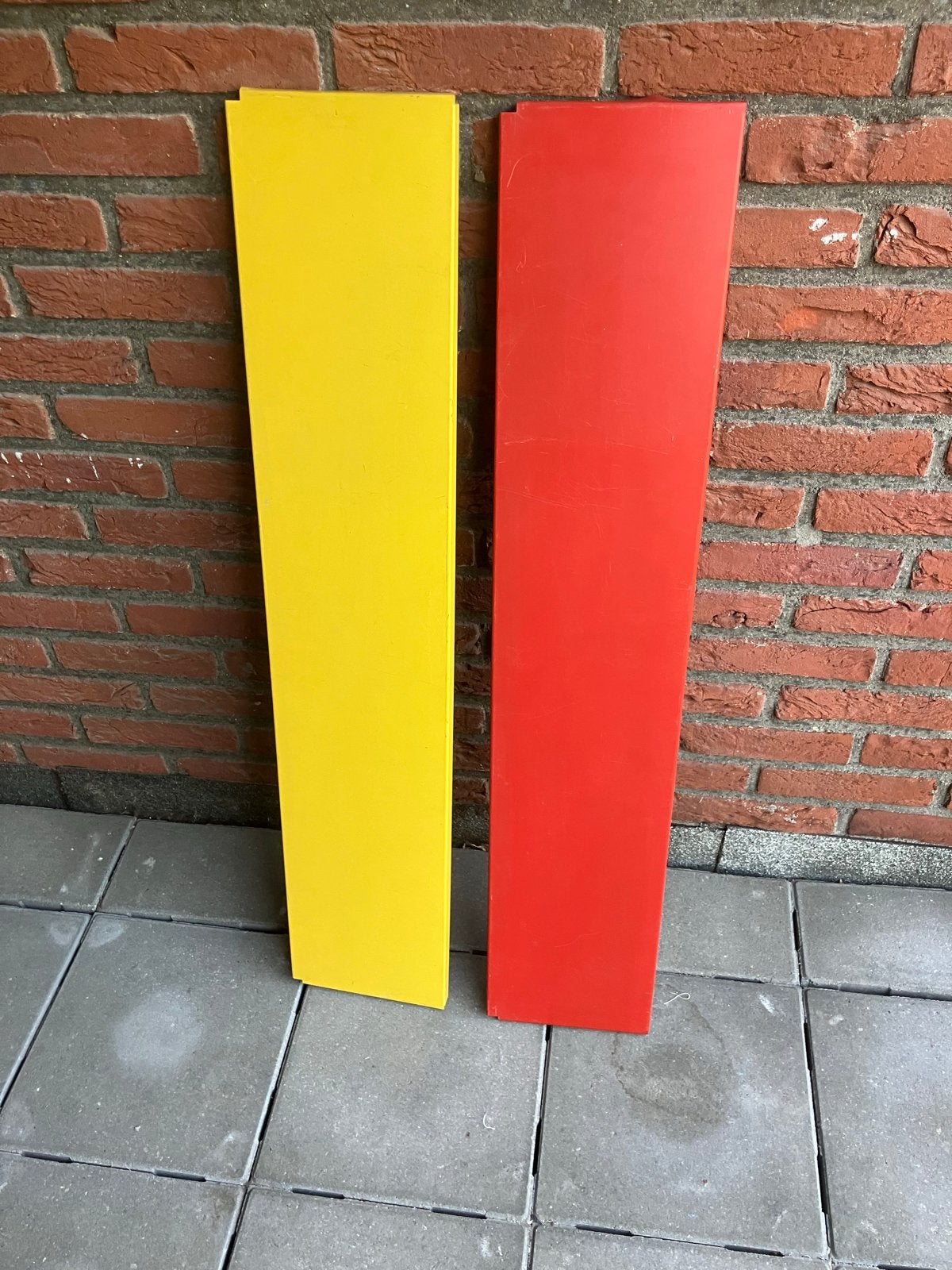 Tomado boekenplank rood/geel - Jaren '60 design, Ophalen, Met plank(en), Gebruikt, 50 tot 100 cm