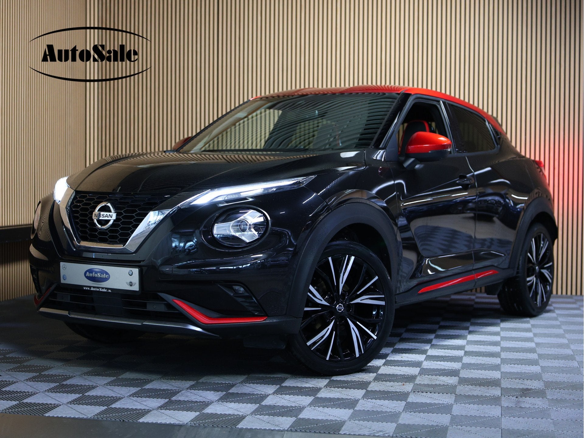 Nissan Juke 1.0 DIG-T N-Design AUTOM SPORTLEDER CARPLAY BOSE, Auto's, Zwart, Zwart, Bedrijf, 3 cilinders