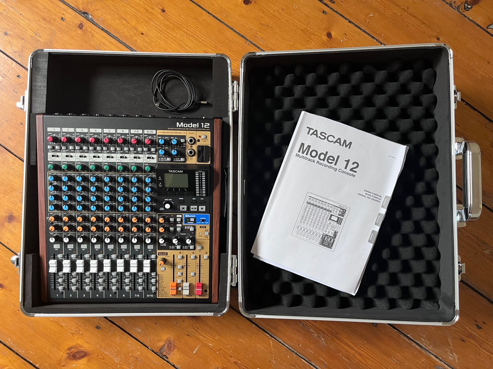 Tascam Model 12 – zo goed als nieuw, inclusief koffer, Ophalen, Zo goed als nieuw, 10 tot 20 kanalen, Microfooningang