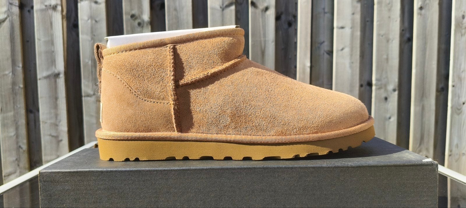 Ugg Classic Ultra Mini ' Chestnut ', UGG, Beige, Lage of Enkellaarzen, Nieuw
