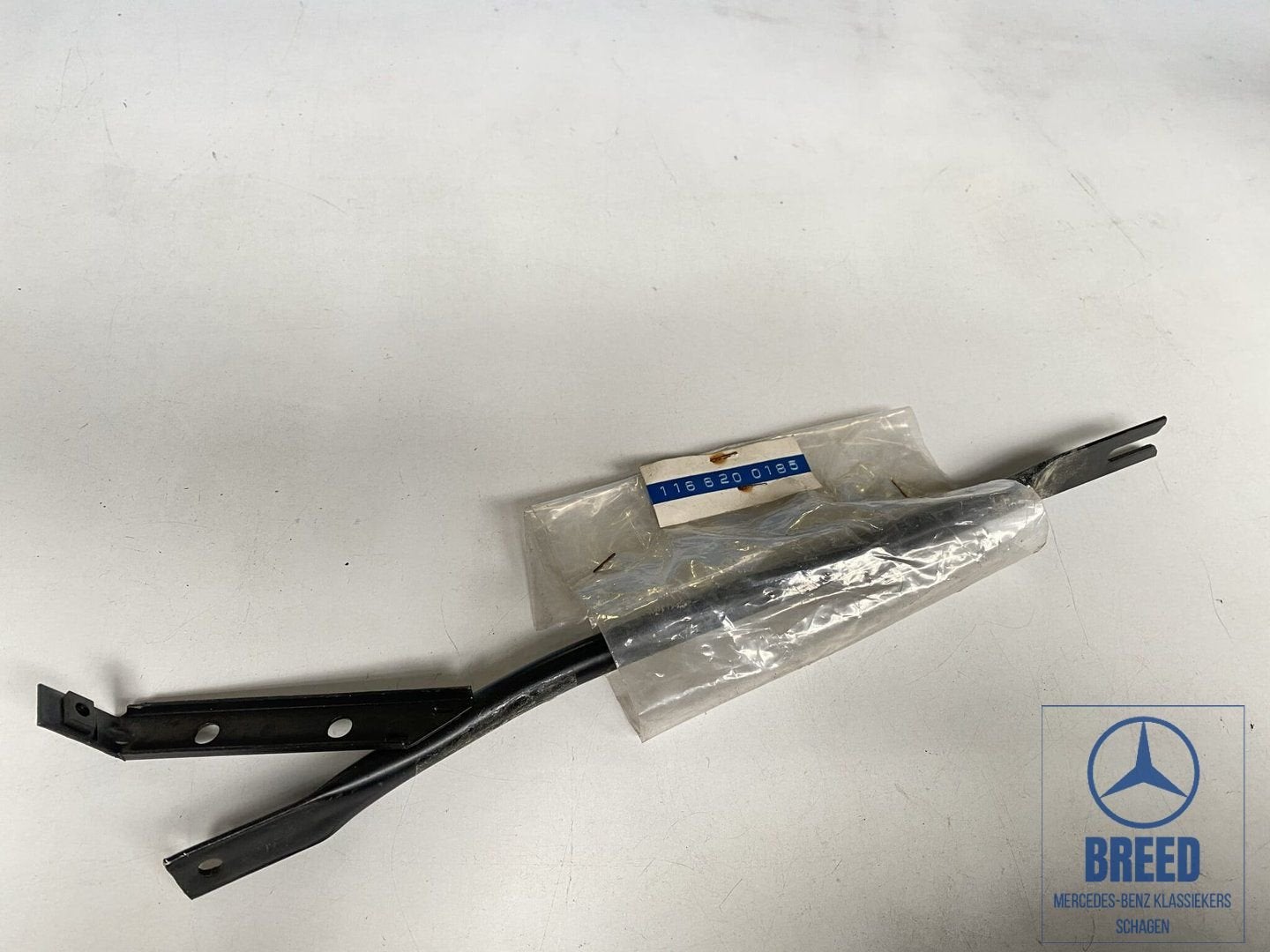 NOS versterking voorfront rechts voor Mercedes-Benz W116, -, Nieuw, Ophalen of Verzenden, Bumper