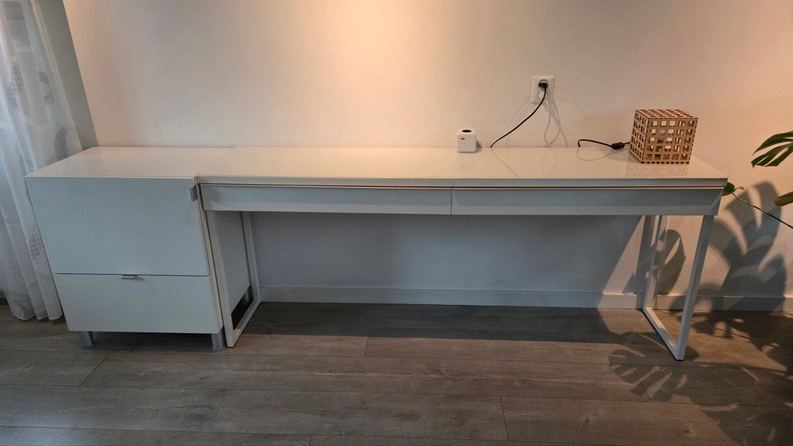 Wit bureau/sidetable met 2 lades en opbergruimte, Huis en Inrichting, Ophalen, Met lades, Gebruikt, IKEA