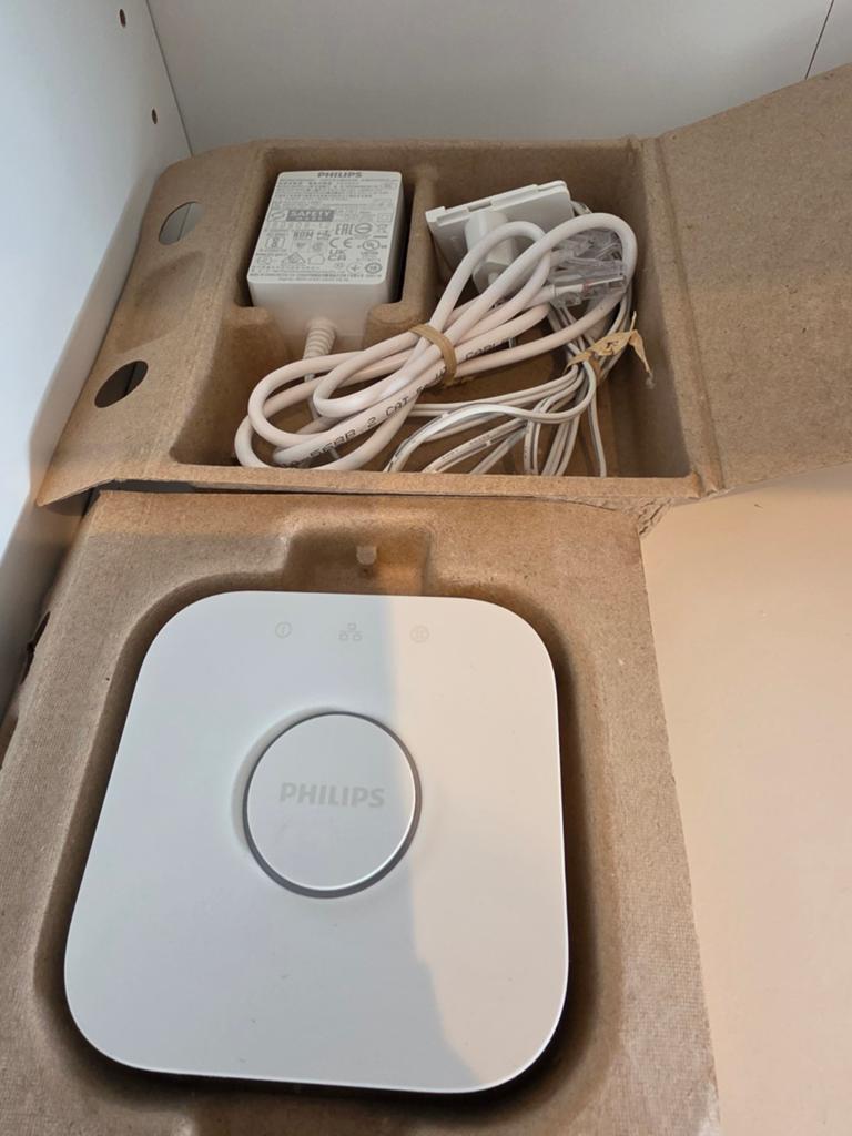 Philips Hue Bridge V2 met adapter en kabel, Ophalen, Gebruikt, Modern