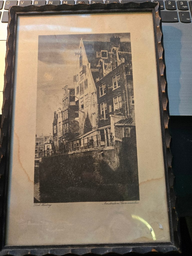 Ets van de Grimnessesluis in Amsterdam,  Dirk Harting., Ingelijst, Ets, Architectuur, 17 cm