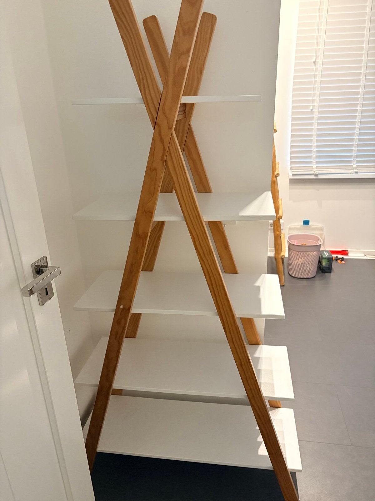 Moderne Boekenkast/Wandrek - Hout en Wit (90x170x35cm), Huis en Inrichting, Ophalen, Met plank(en), 50 tot 100 cm, Zo goed als nieuw