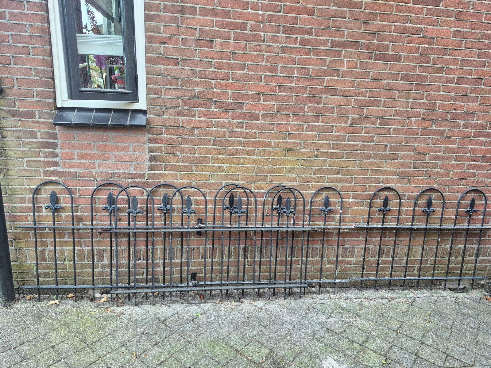 4 zwarte gietijzeren hekken, Tuin en Terras, Tuinhekken en Hekwerk, Ophalen, Gebruikt, IJzer, Sierhekwerk