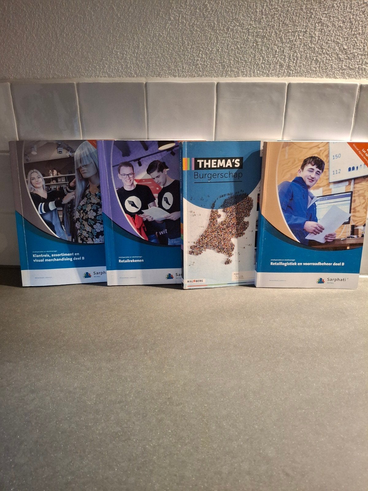 Schoolboeken 1 e leerjaar bbl retailmanager, Ophalen of Verzenden, Zo goed als nieuw