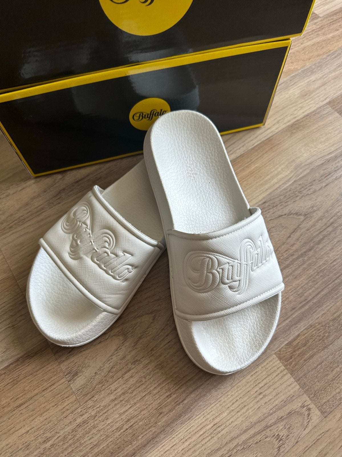 Buffalo slippers wit - Maat 38, Slippers, Wit, Nieuw, Ophalen of Verzenden
