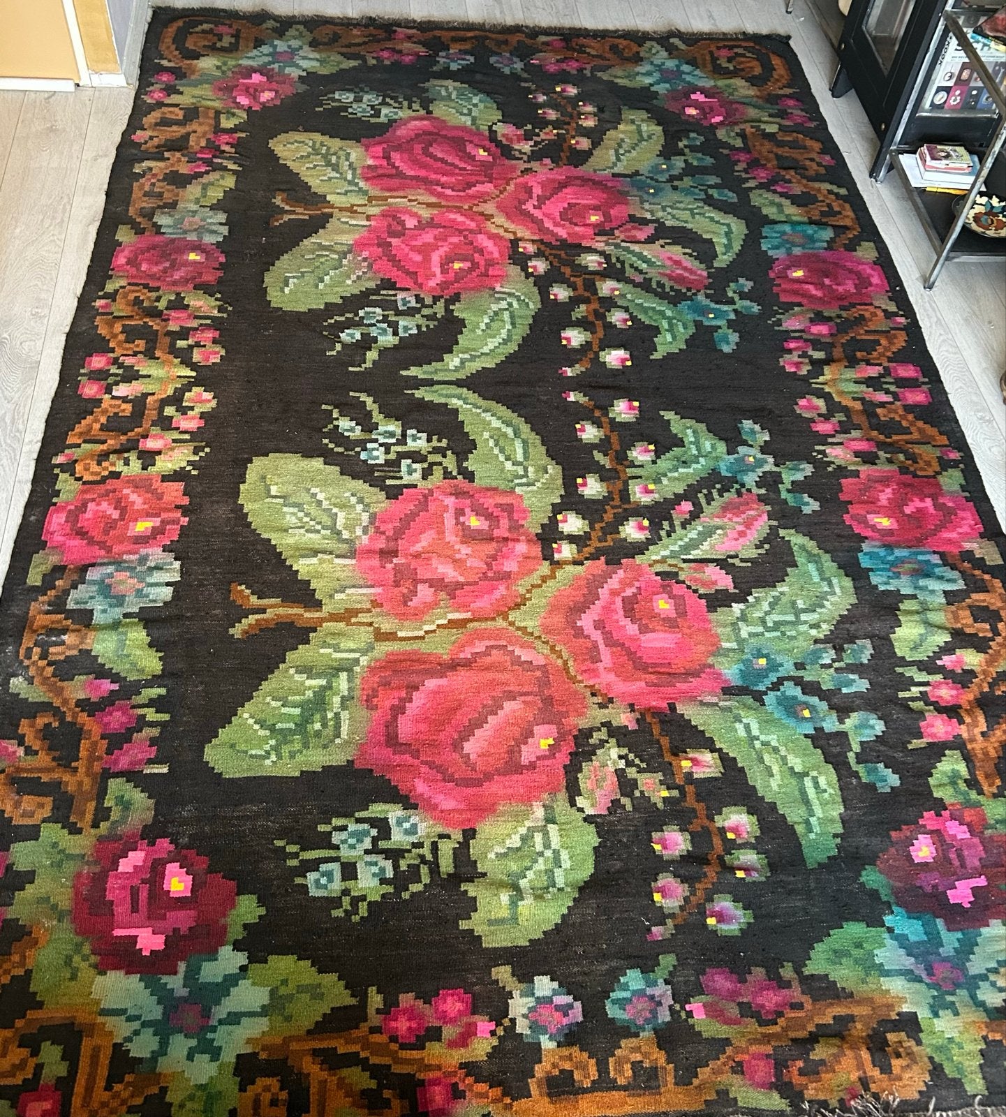 Vintage handgeweven vloerkleed. Kelim. Rozen kilim. Groot., Ophalen, Gebruikt, Zwart, Vintage
