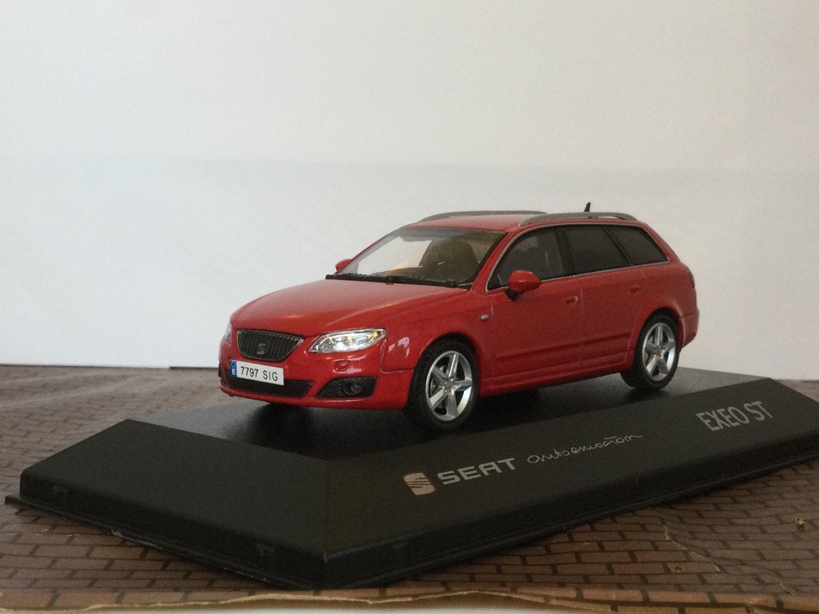 Seat Exeo Stationwagon 2006 Rood Fischer Models 1:43, Ophalen of Verzenden, Nieuw, Auto, Overige merken